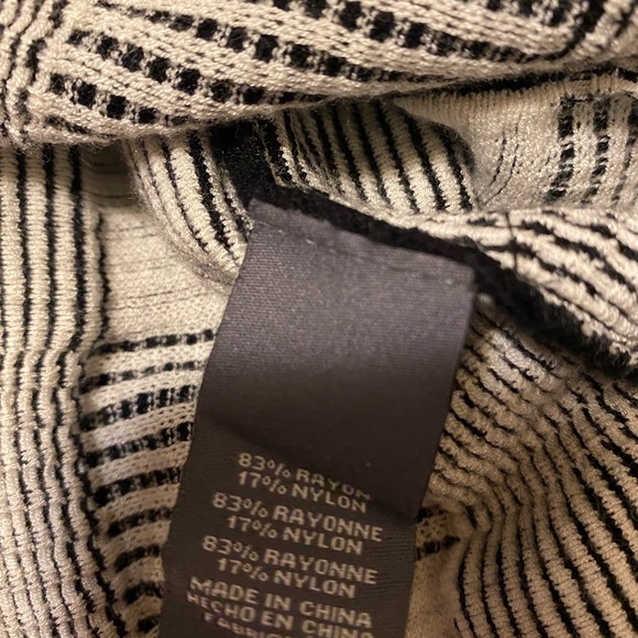 Black and white sweater dress - Picture 4 of 6